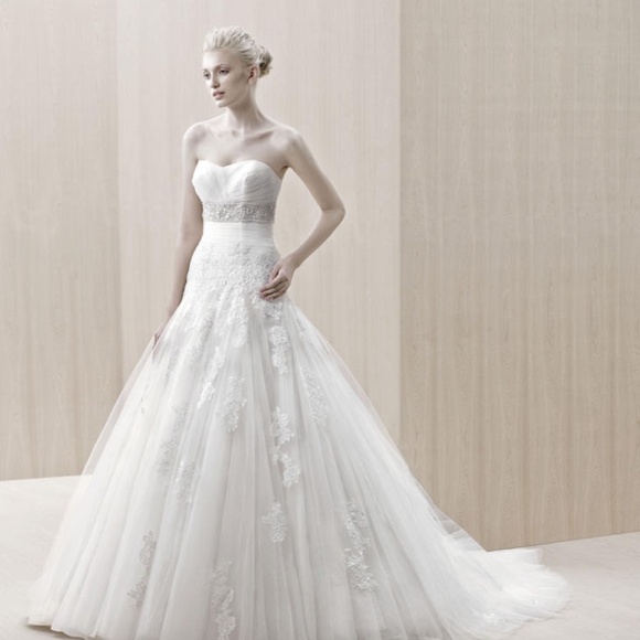 Enzoani Blue Collection - Edson - Elegant White Lace Wedding Dress - Picture 1 of 7